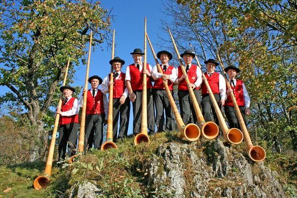 Die Alphornfreunde Belchenland spielen immer am Silvesternachmittag in Utzenfeld