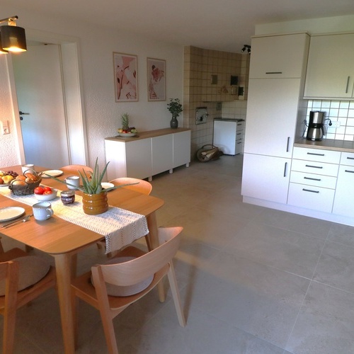 Der Essbereich mit Küche unserer Ferienwohnung. - Der Essbereich mit Küche unserer Ferienwohnung. -