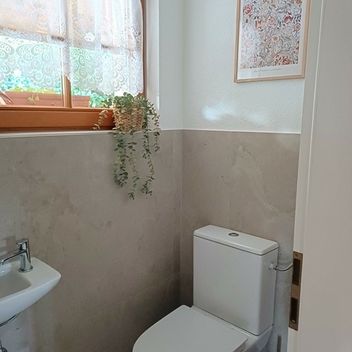 Die Gäste-Toilette - Die Gäste-Toilette -